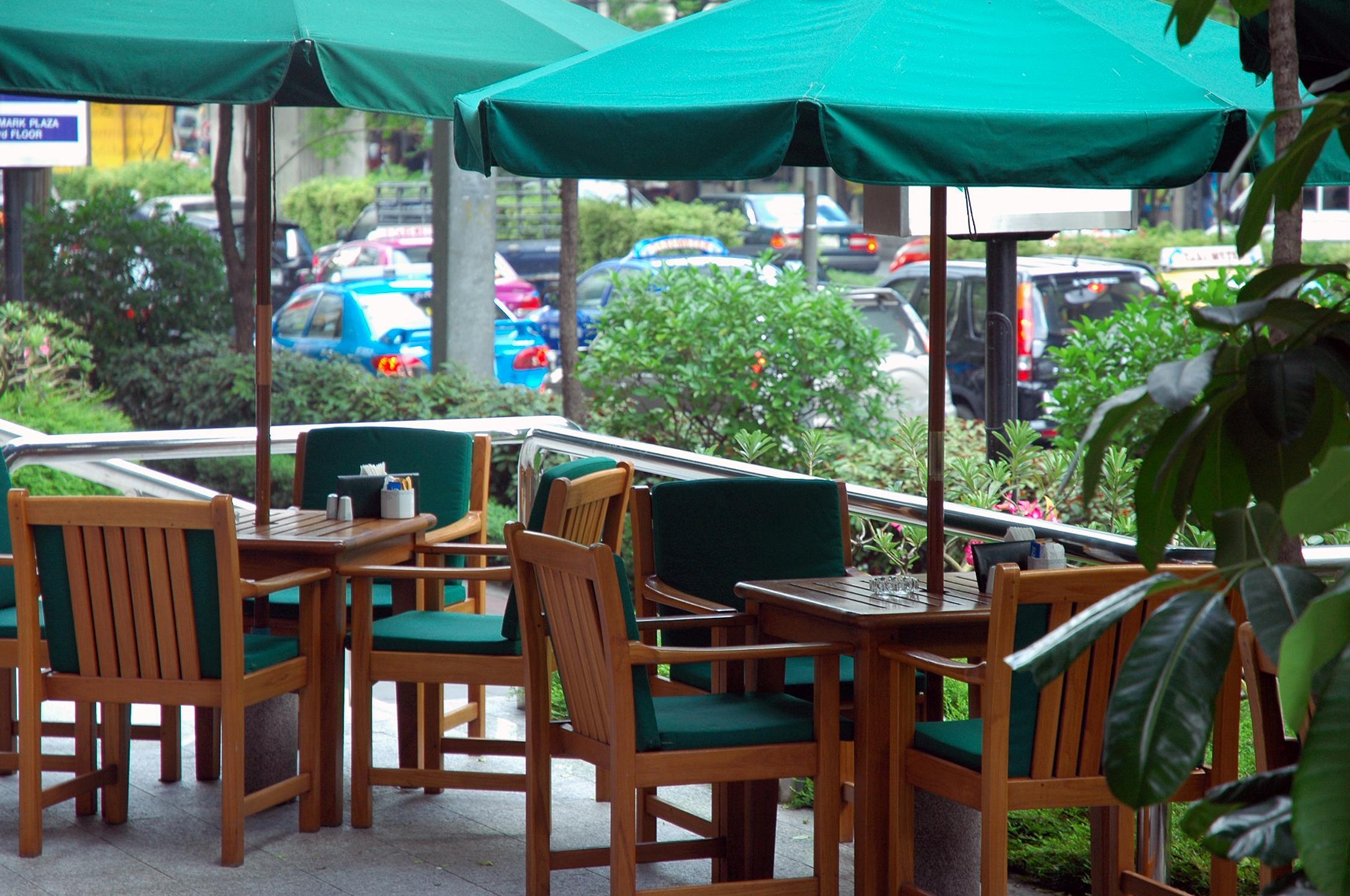 The Landmark Бангкок Экстерьер фото Outdoor seating at a restaurant