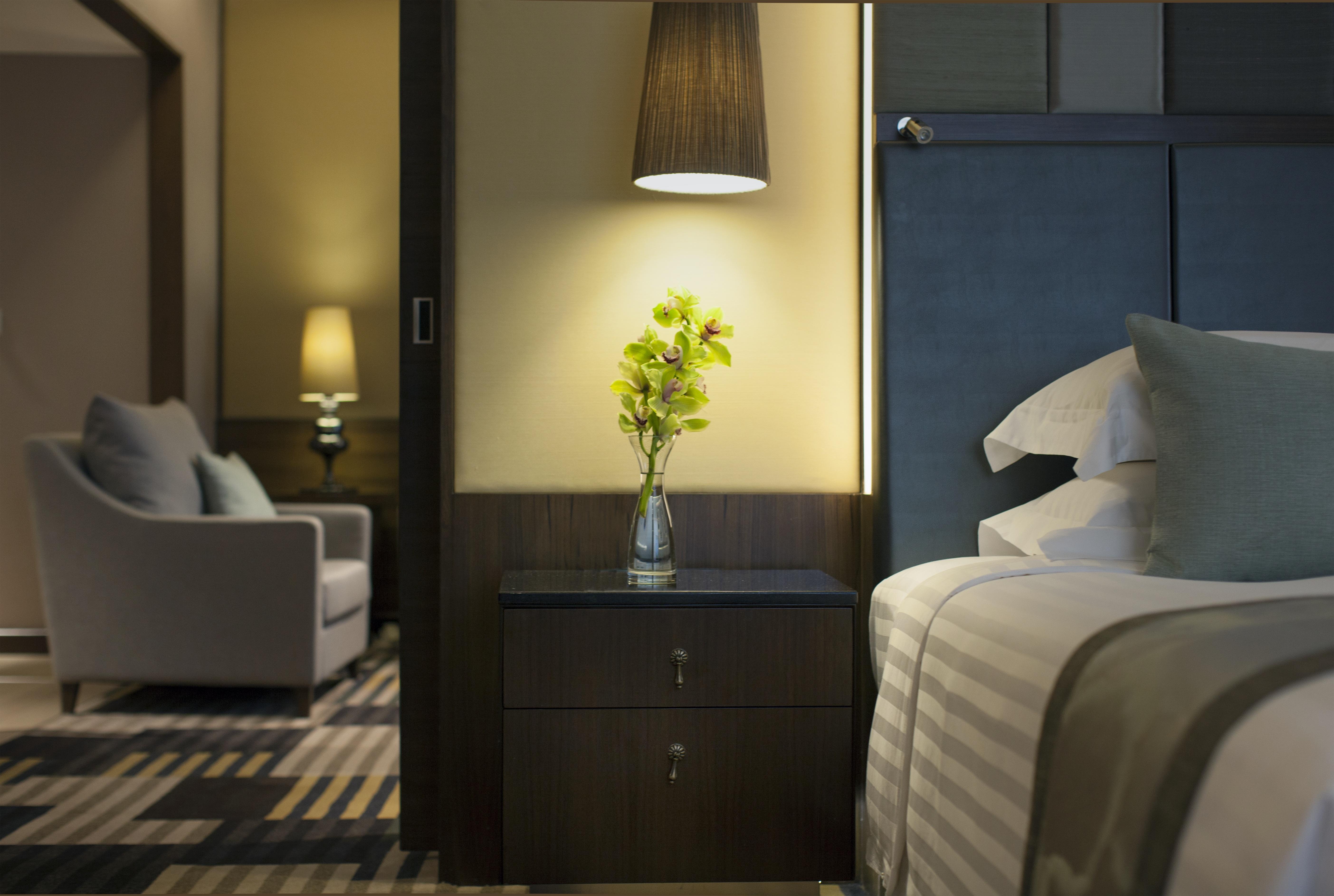 The Landmark Бангкок Экстерьер фото A room at the hotel