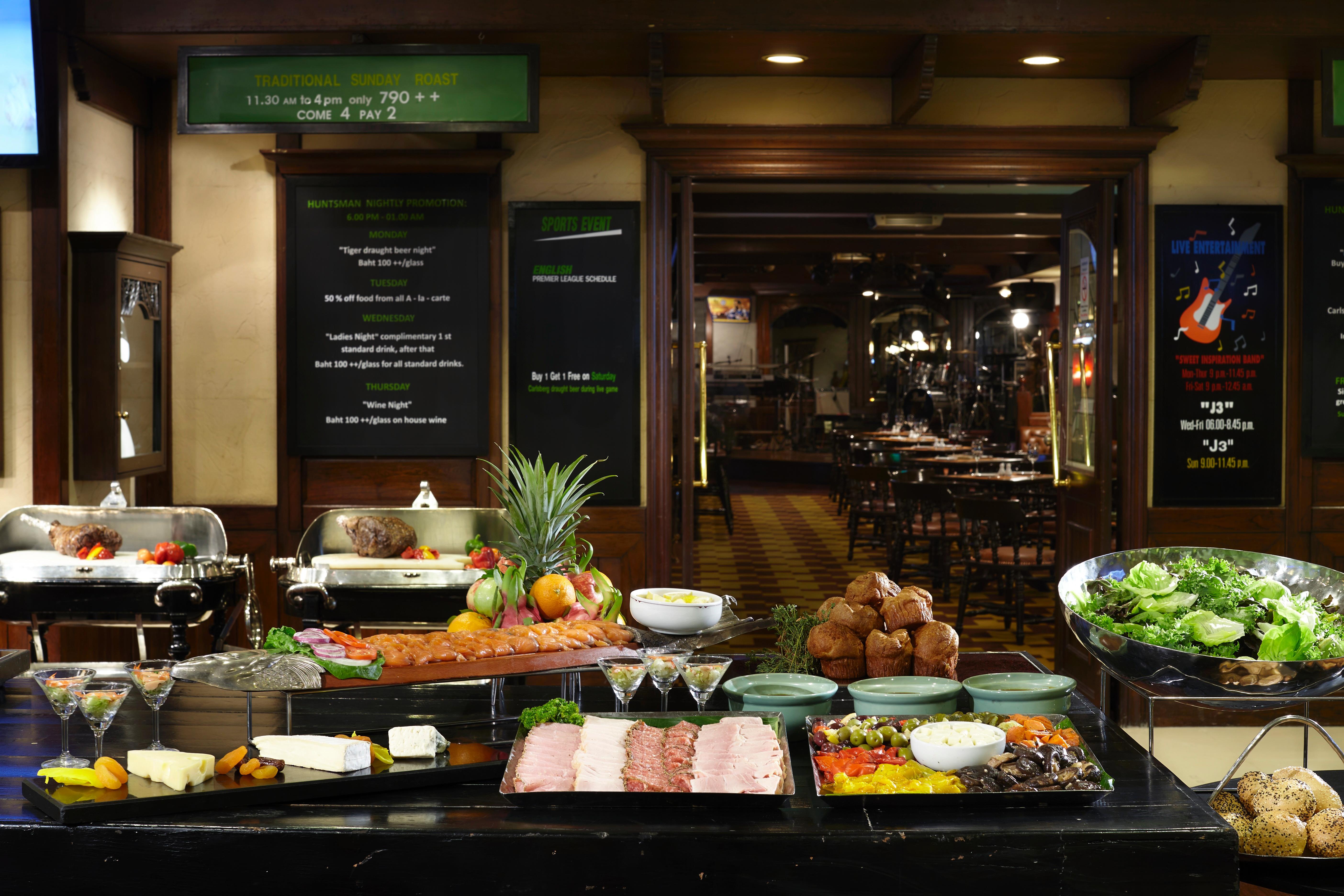 The Landmark Бангкок Экстерьер фото A buffet at a hotel