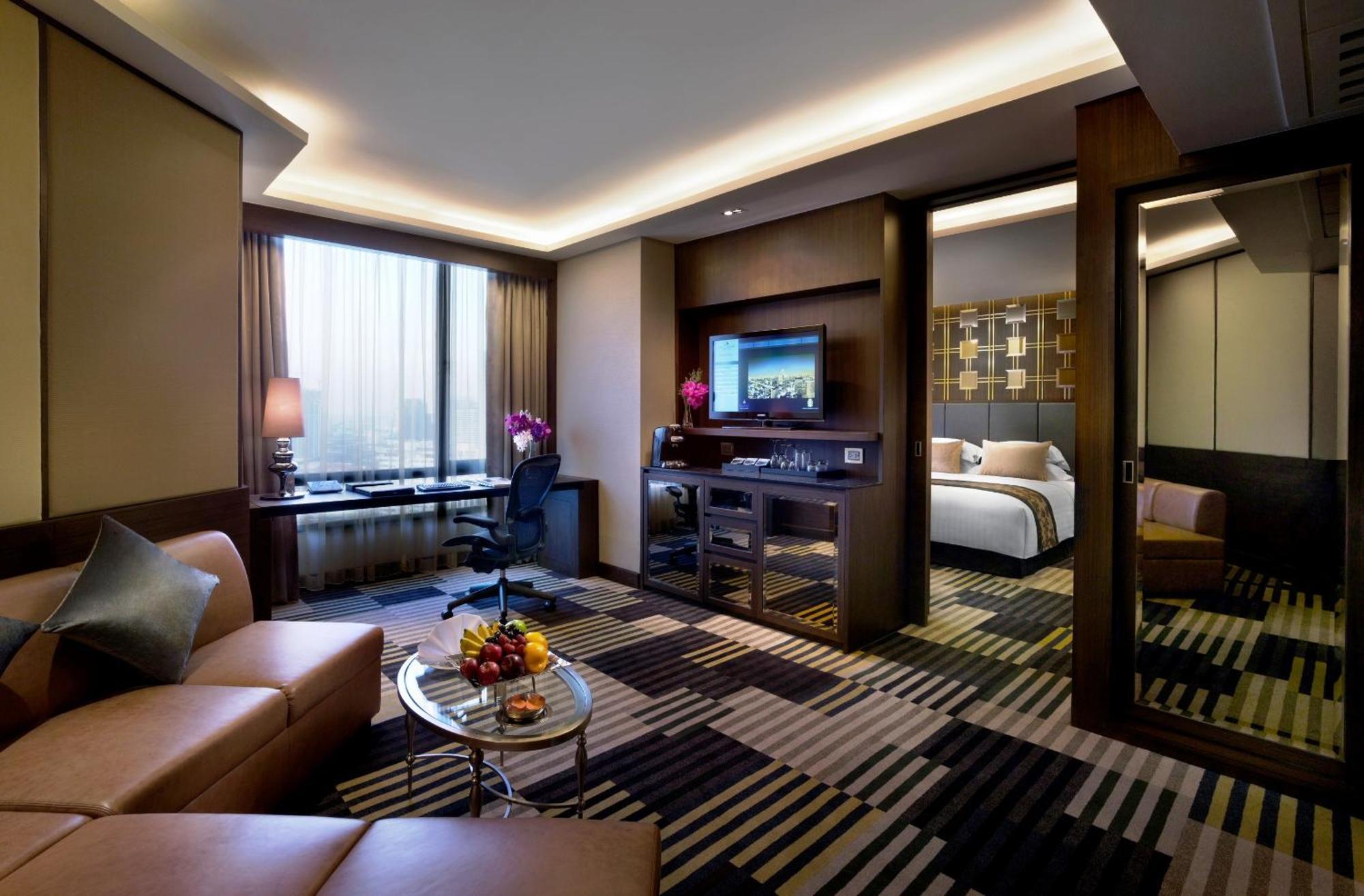 The Landmark Бангкок Экстерьер фото A suite at the hotel