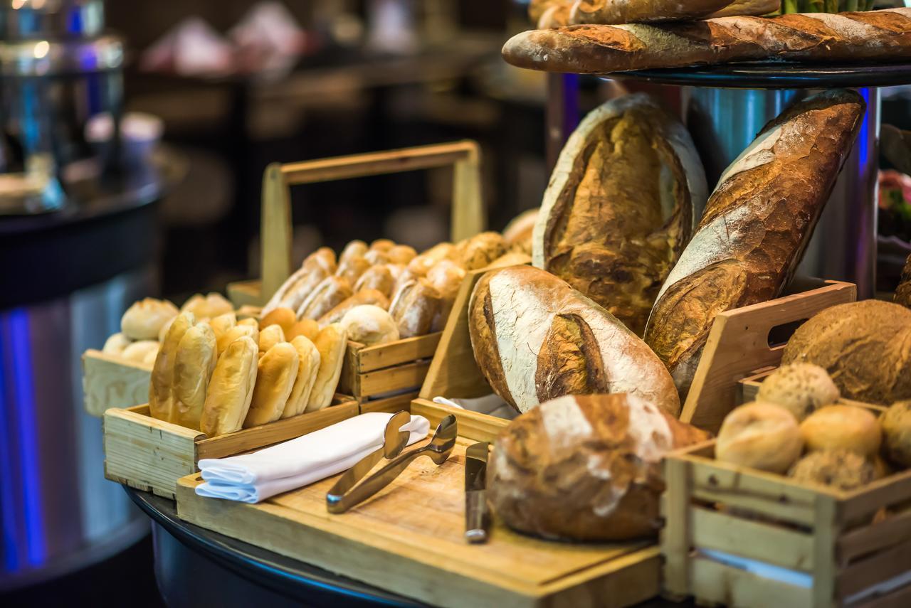The Landmark Бангкок Экстерьер фото Bread